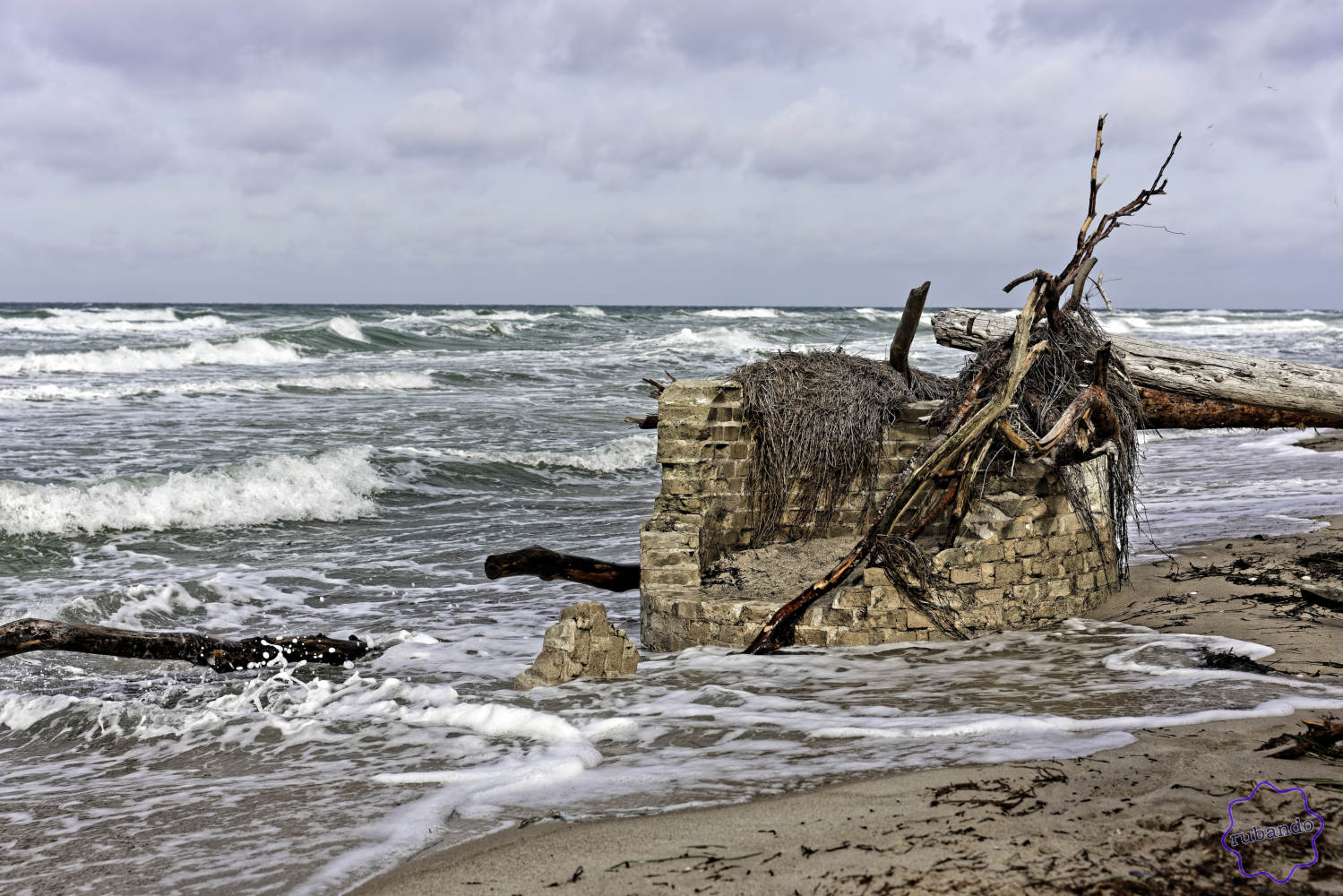 Gebaeudereste_Ostseekueste.jpg Gebäudereste am Darßer Weststrand