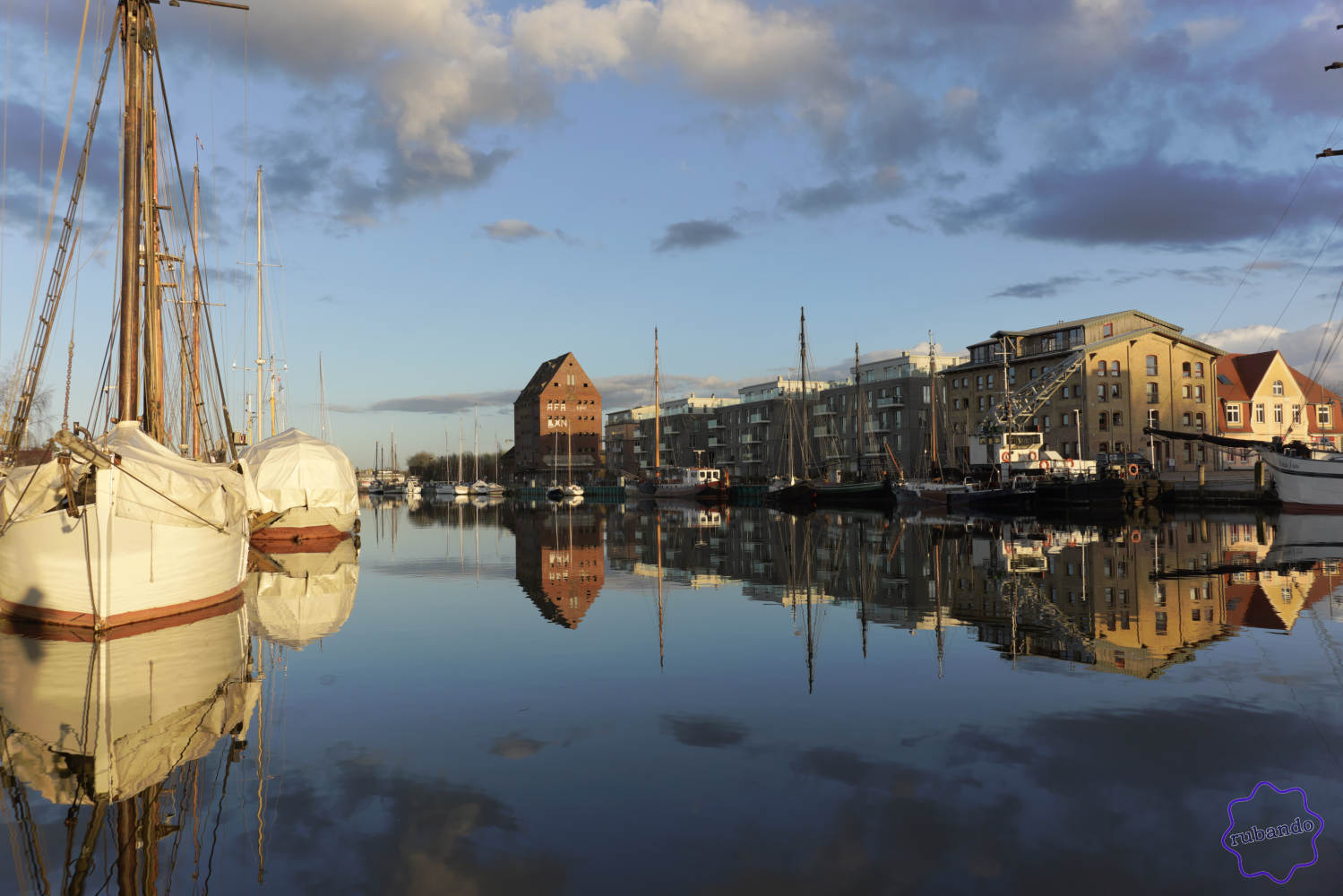 Historischer_Speicher.jpg Speicher am Greifswalder Hafen